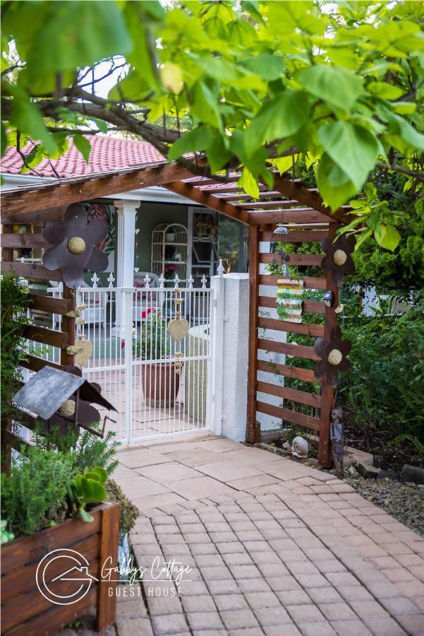 Gabbys Cottage Guesthouse Bloemfontein Exteriör bild