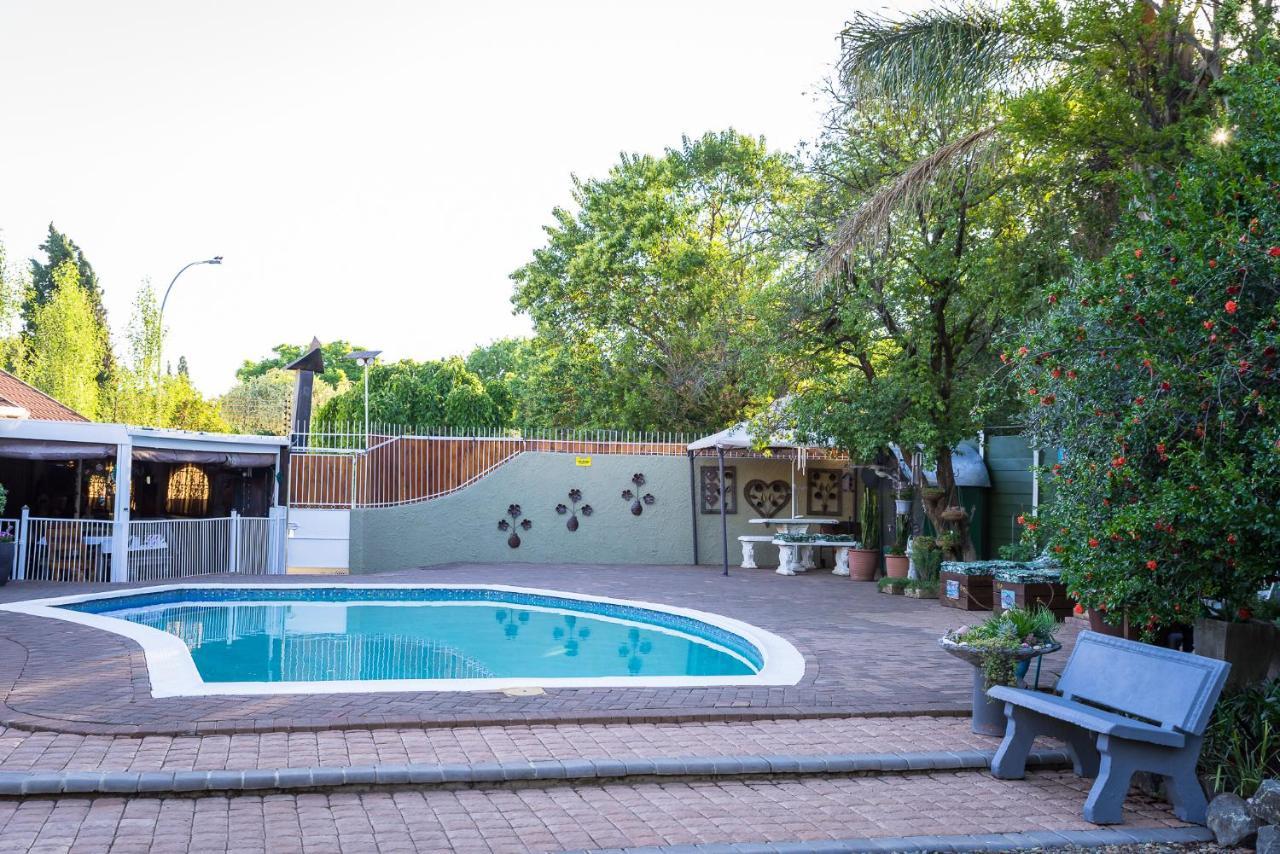 Gabbys Cottage Guesthouse Bloemfontein Exteriör bild