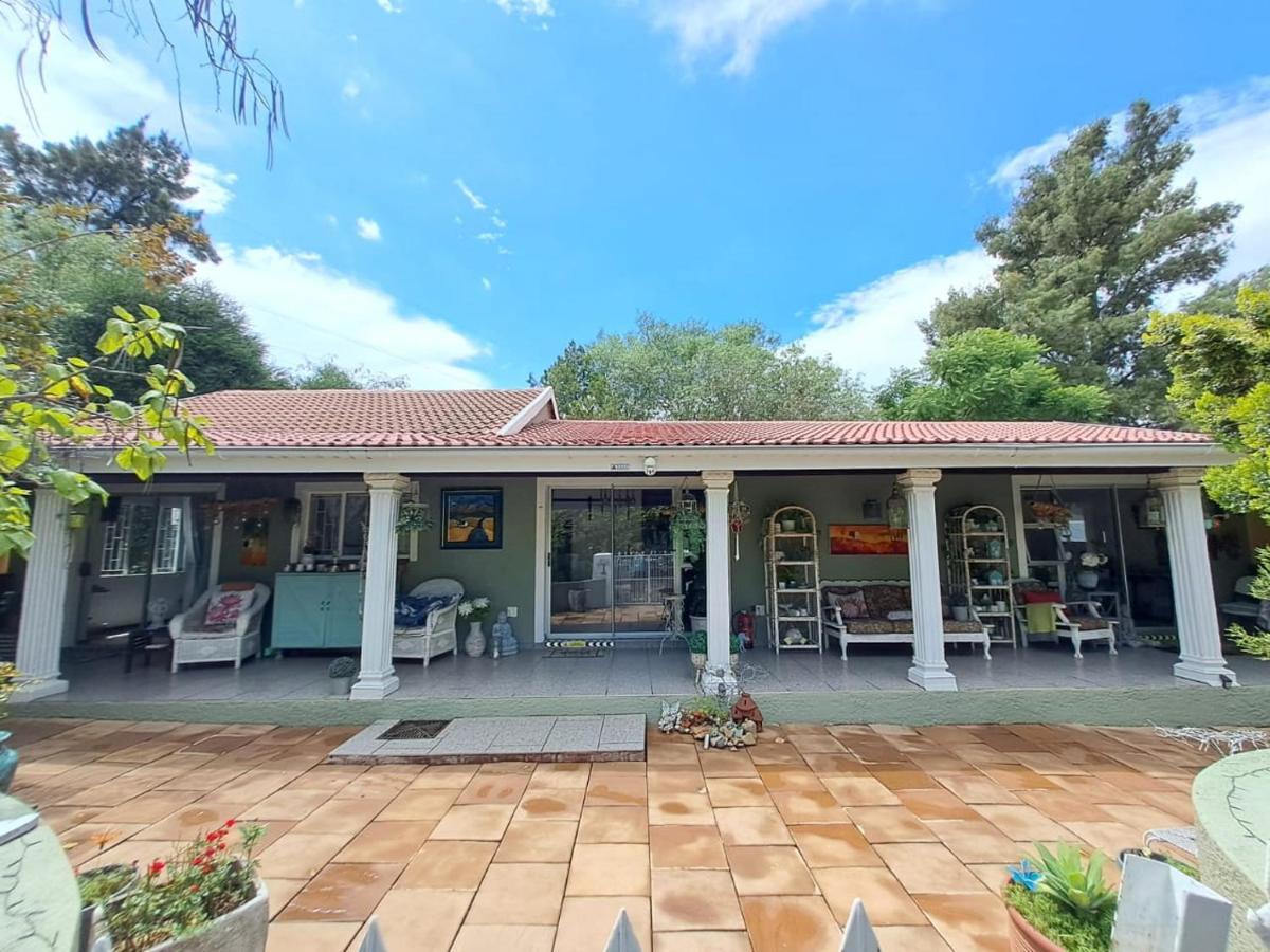 Gabbys Cottage Guesthouse Bloemfontein Exteriör bild