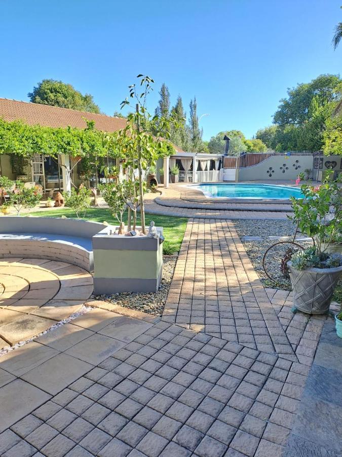 Gabbys Cottage Guesthouse Bloemfontein Exteriör bild