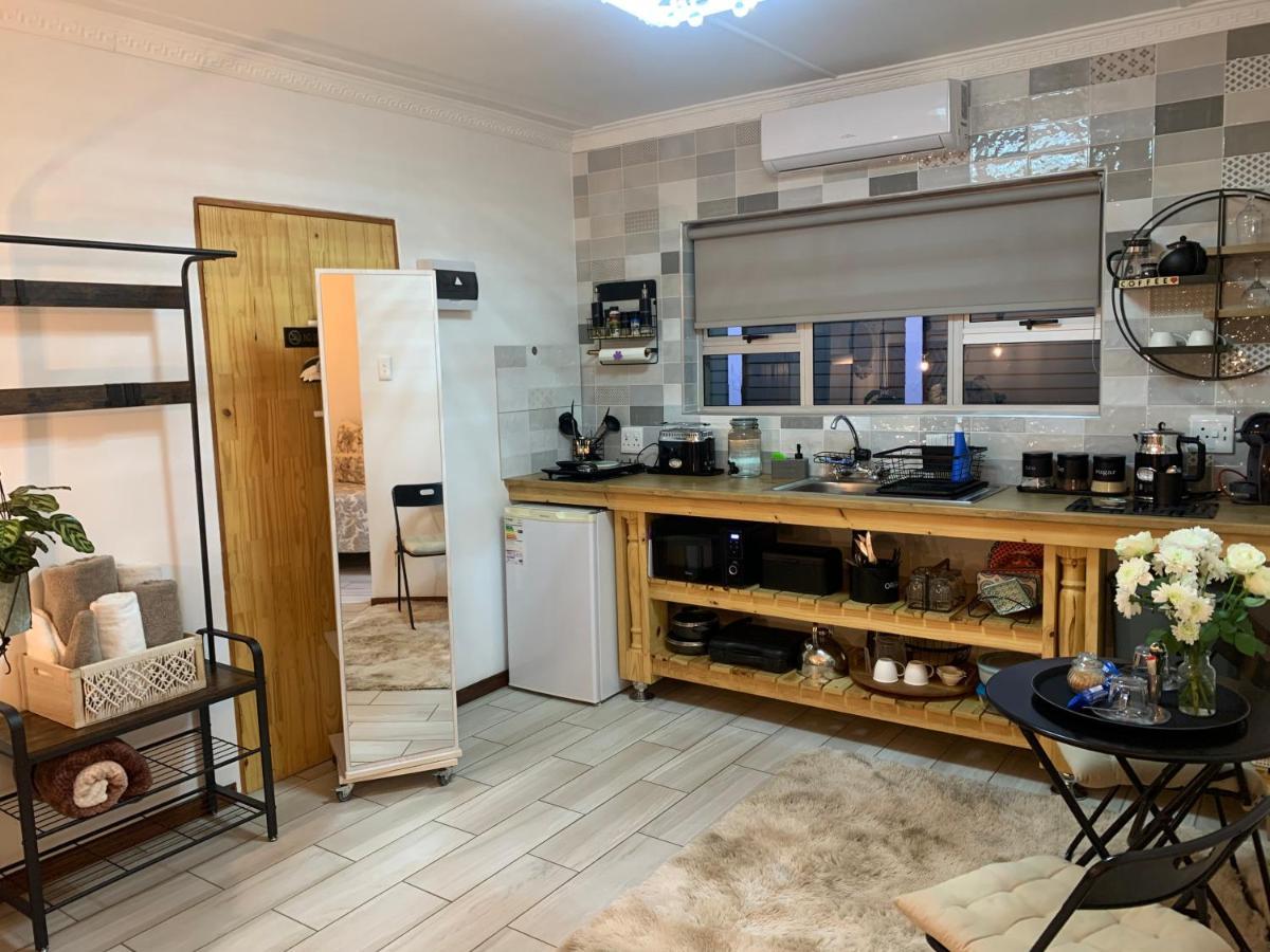 Gabbys Cottage Guesthouse Bloemfontein Exteriör bild
