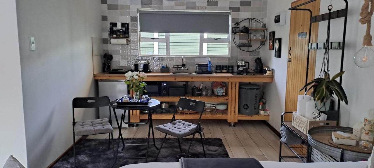 Gabbys Cottage Guesthouse Bloemfontein Exteriör bild